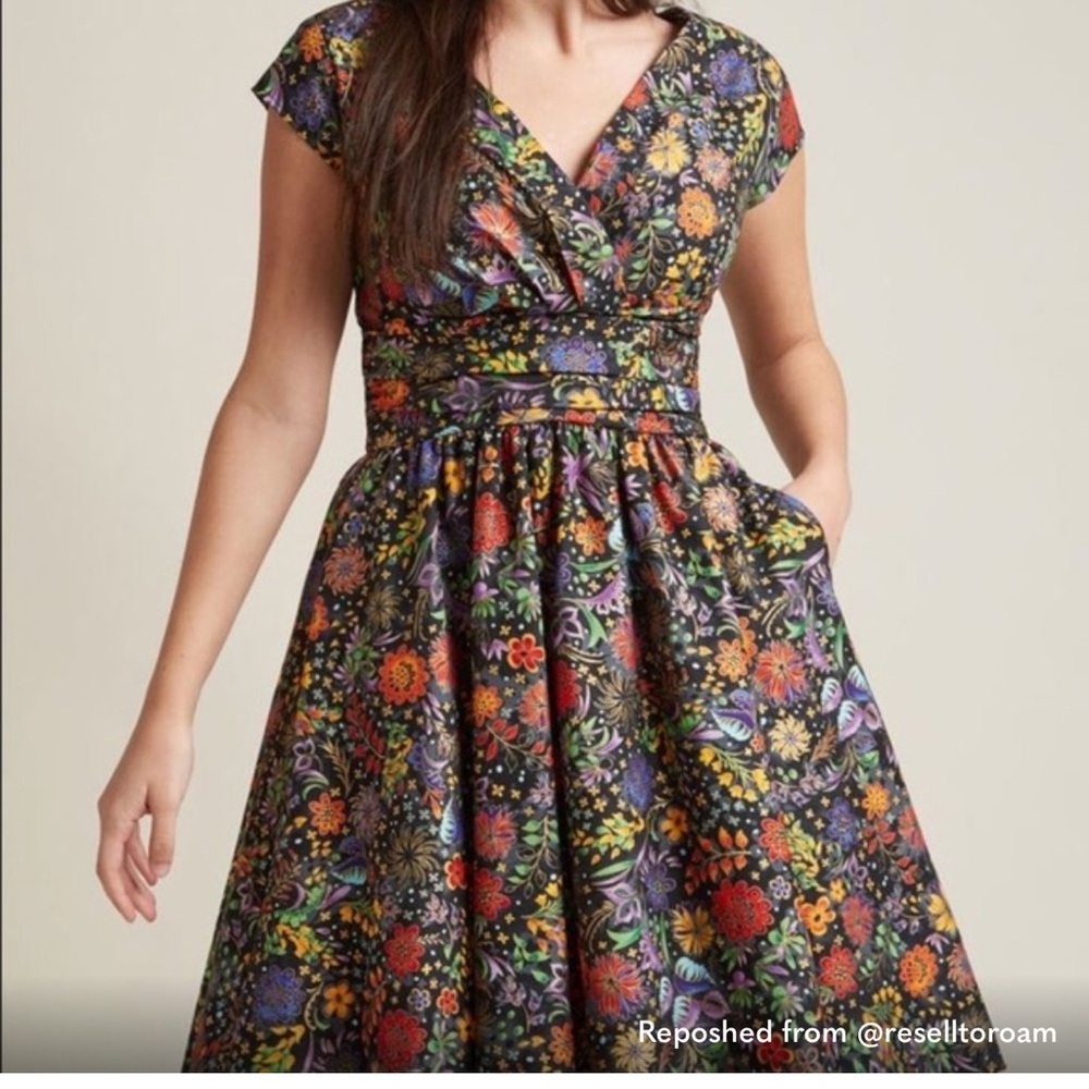 ModCloth Retrolicious Holiday Swing Dress - Picture 2 of 5